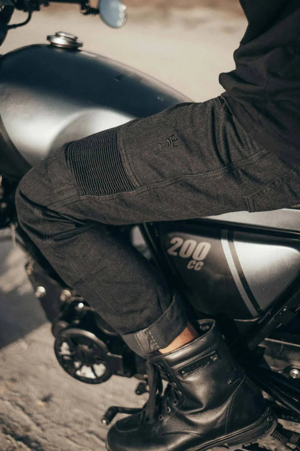 KARLDO SLIM BLACK – siauro kirpimo „Cordura®“ motociklininko džinsai vyrams