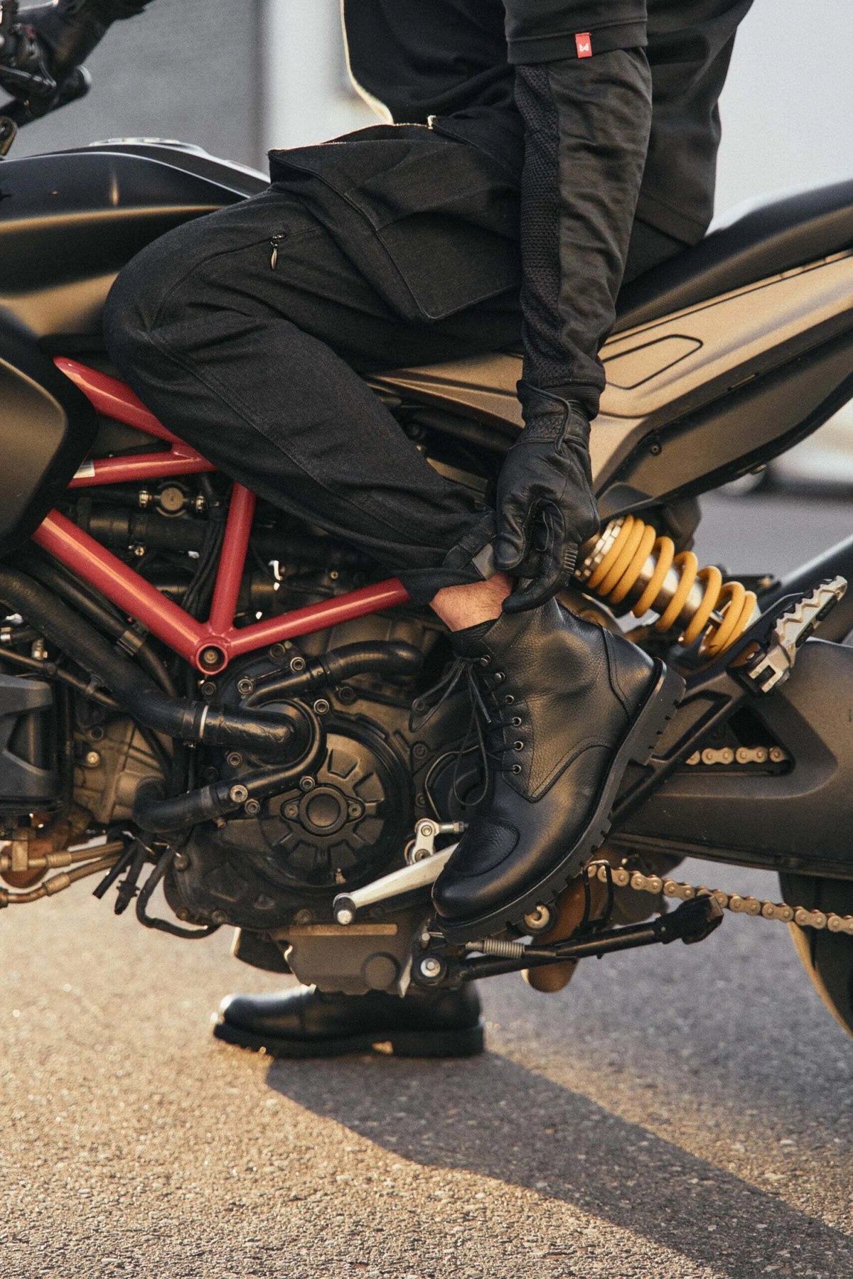 DESERT CARGO BLACK – vyriškos motociklininko kelnės „Cordura®“ chino stiliumi