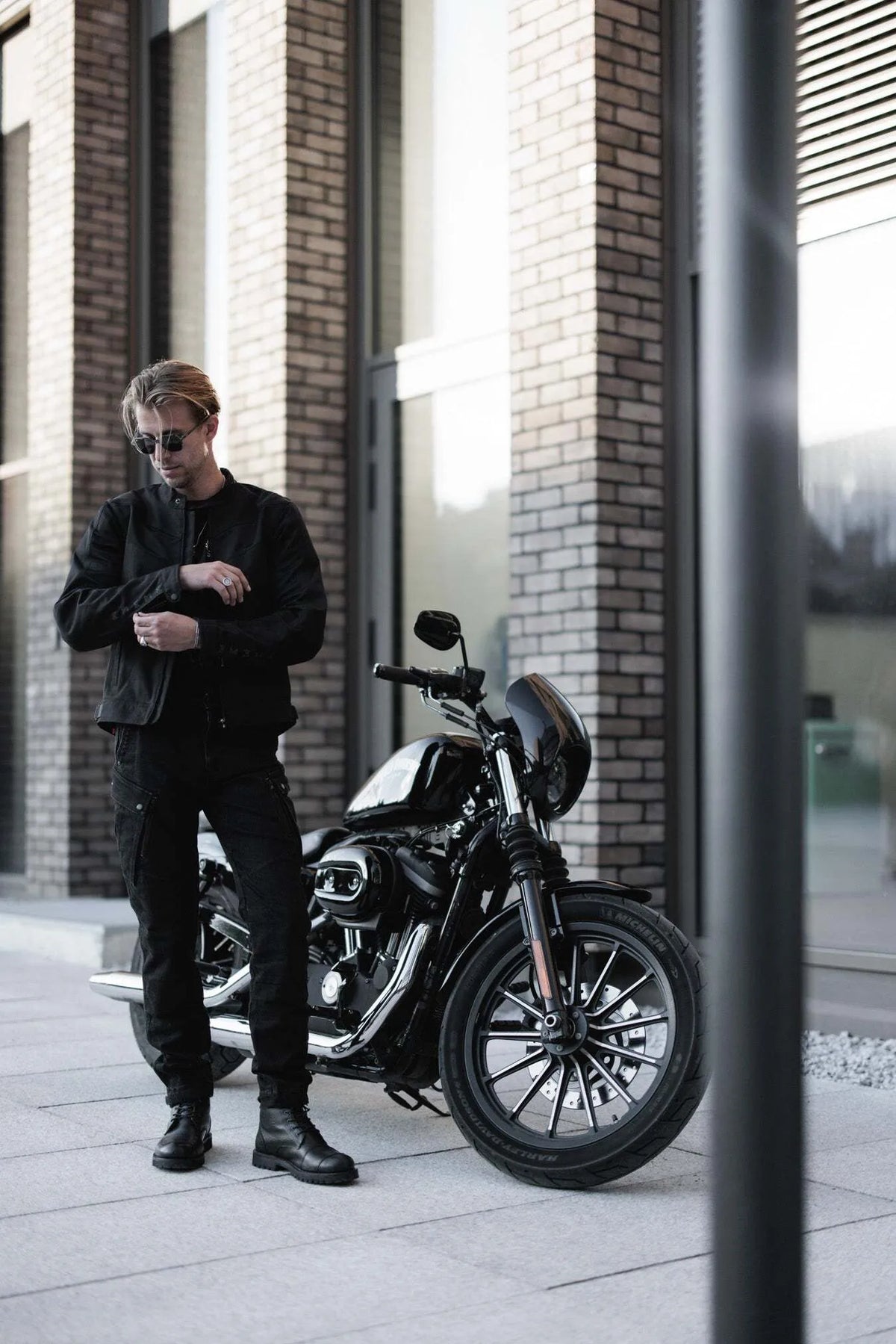 AIR TATE JACKET BLACK – bet kokiam orui skirta motociklininko striukė