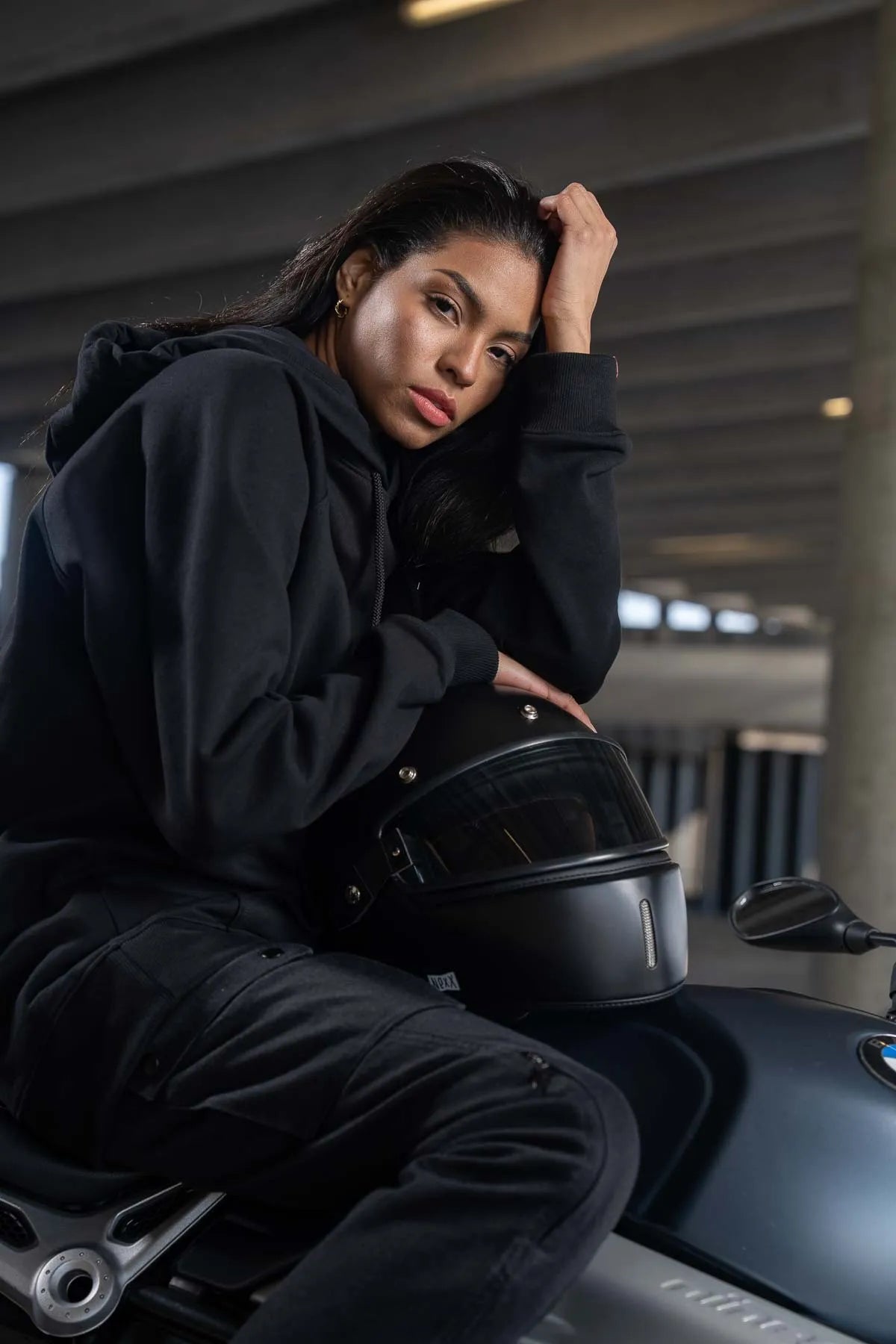 MILA CARGO BLACK – moteriški chino stiliaus „Cordura®“ motociklininkės džinsai